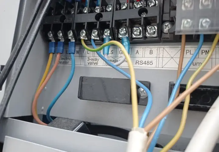 Jak podłączyć termostat do pompy ciepła - uniknij błędów w instalacji