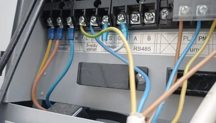 Jak podłączyć termostat do pompy ciepła - uniknij błędów w instalacji