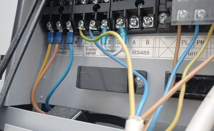 Jak podłączyć termostat do pompy ciepła - uniknij błędów w instalacji