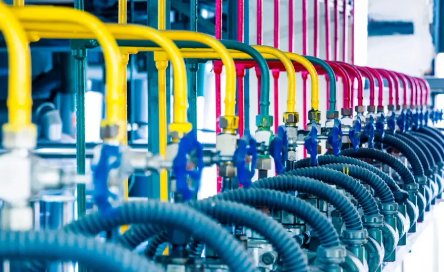 Pompy śrubowe w przemyśle petrochemicznym - gdzie znajdują zastosowanie?